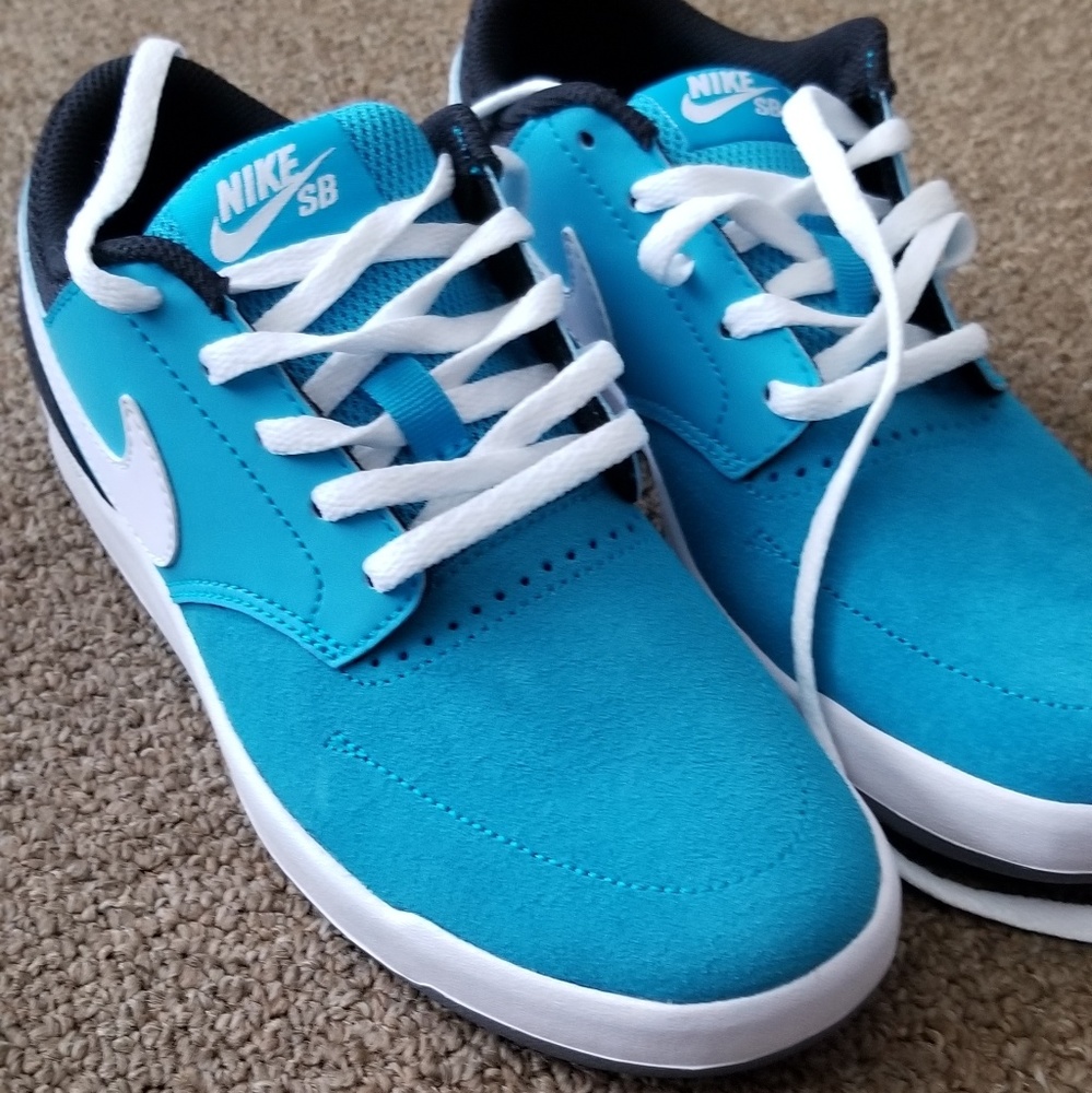 Youth gym shoes